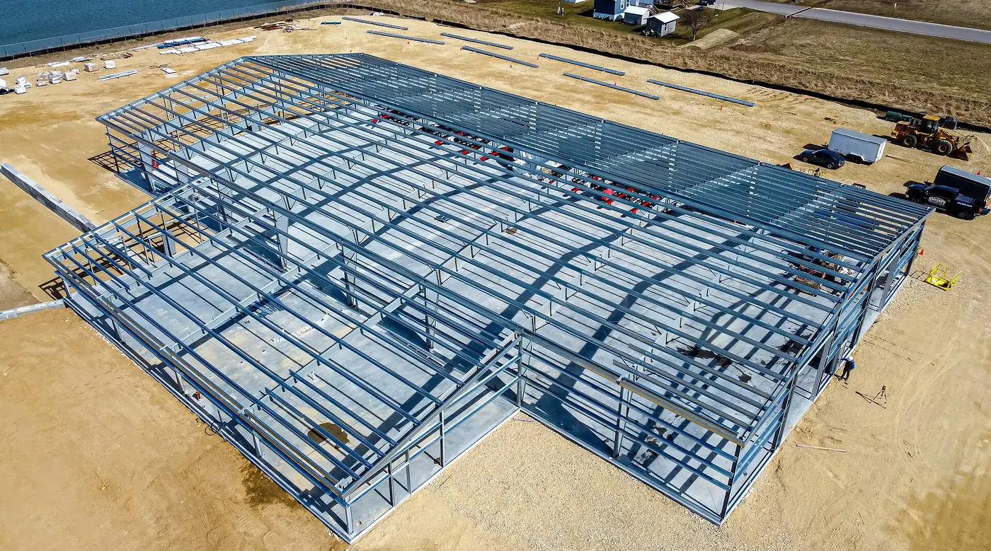 Vista aérea de una estructura de steel frame con perfiles galvanizados